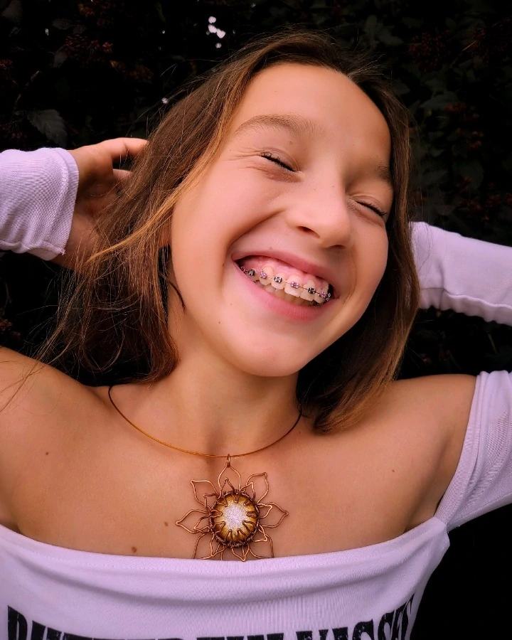 Drátovaná květina zlatá