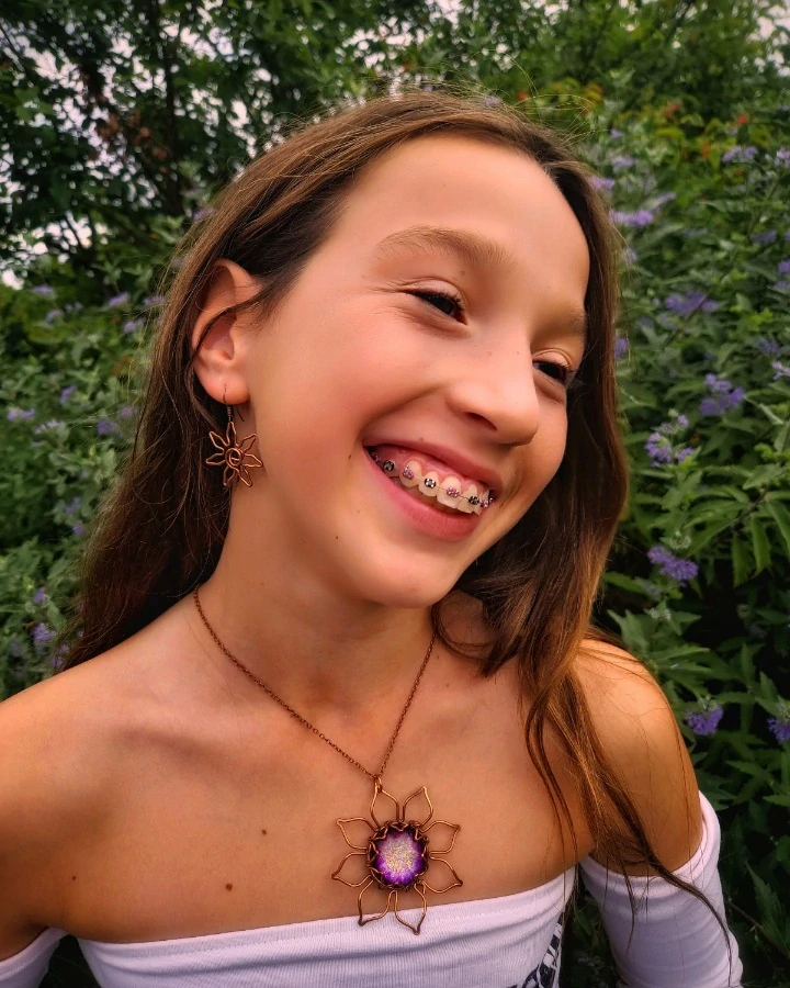 Drátovaná květina fialová